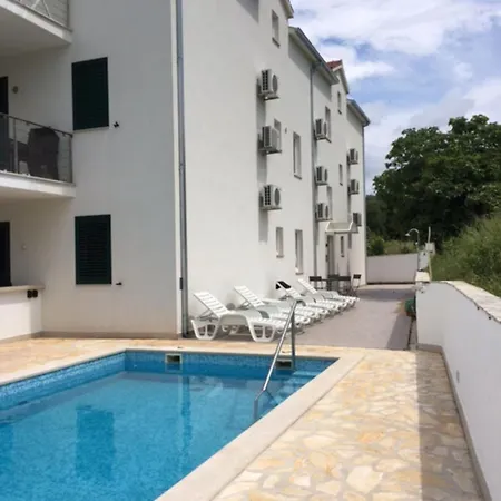 S&a Apartment *